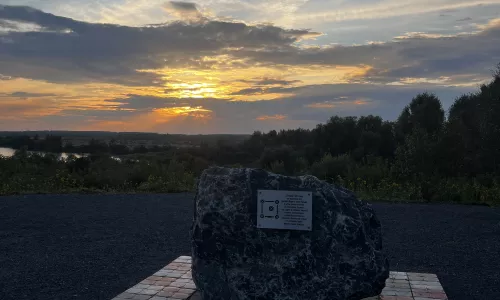 Памятный камень